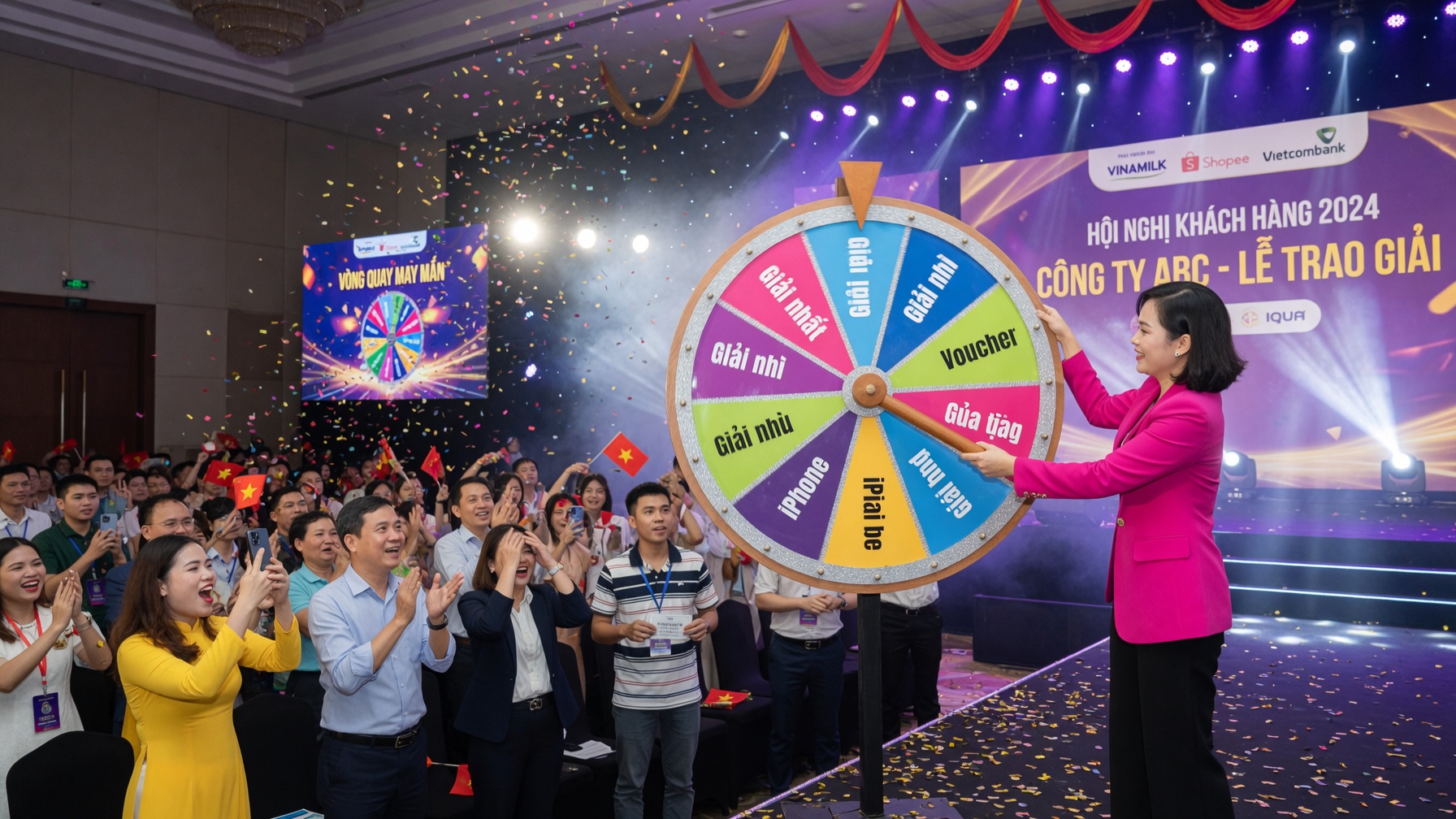 Vòng quay may mắn trao giải thưởng lớn tại hội nghị khách hàng